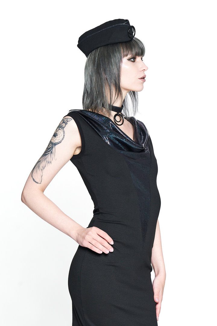 Minikleid mit Wasserfallausschnitt
